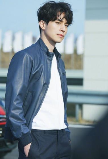 李棟旭 TOM FORD｜現代奢華的無窮魅力】#李棟旭#esquirekorea 有著建築