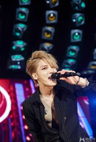 金在中日本演唱会卖力演唱狂野奔放金在中图片27