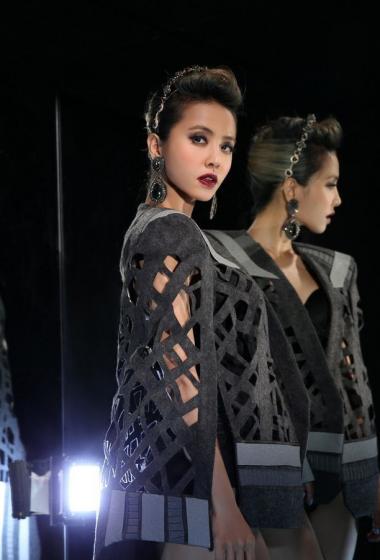 蔡依林mv化身百变女王时尚秀美背图片蔡依林写真图片55