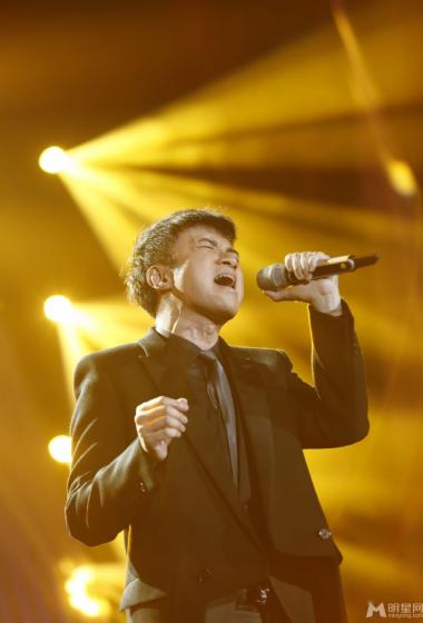 古巨基我是歌手3剧照纵情高歌引落泪56
