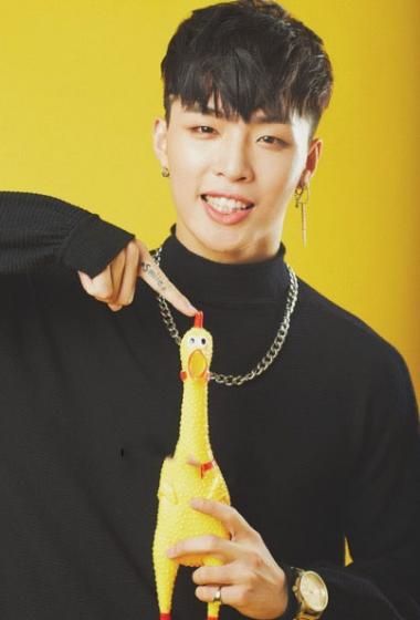 x玖少年团陈泽希帅气图片26