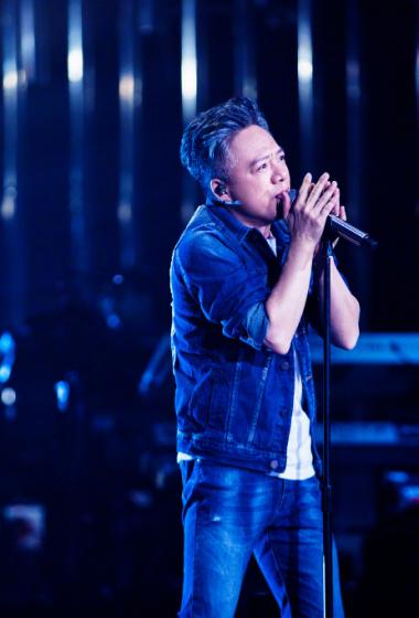 简介:歌手第二季李晓东舞台高清图片,分享一组李晓东图片给大家,图中