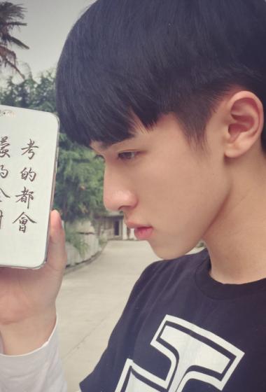 张逸杰时尚帅气生活照图片66