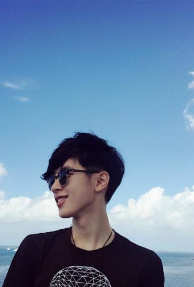 张逸杰时尚帅气生活照图片56