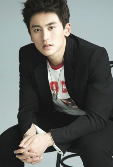 人气小生张哲瀚时尚杂志写真图片88