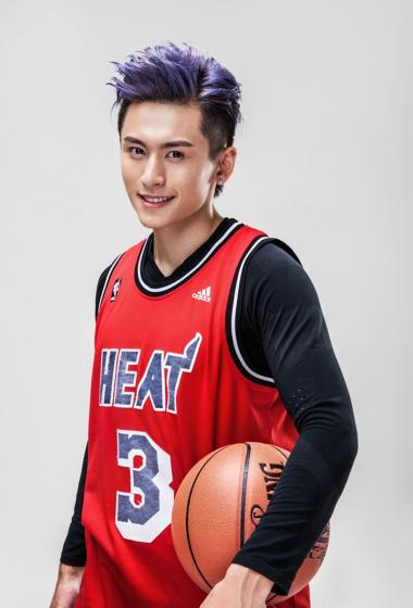 张哲瀚活力十足篮球写真高清图片56