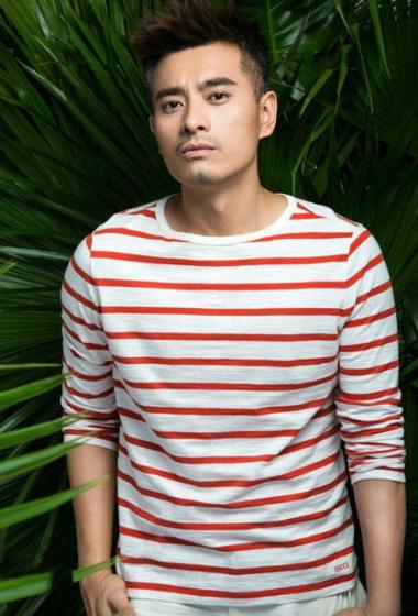 陈龙西装帅气写真图片39