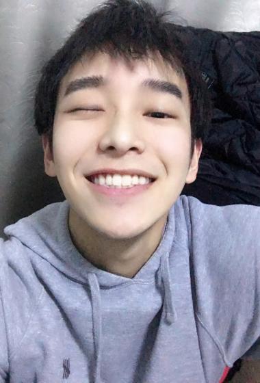 彭昱畅搞怪自拍写真高清图片44