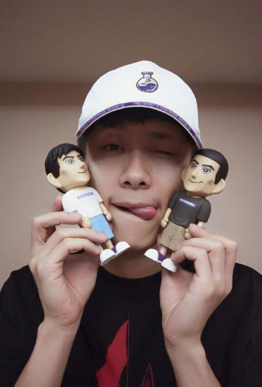 张一山搞怪自拍图片24