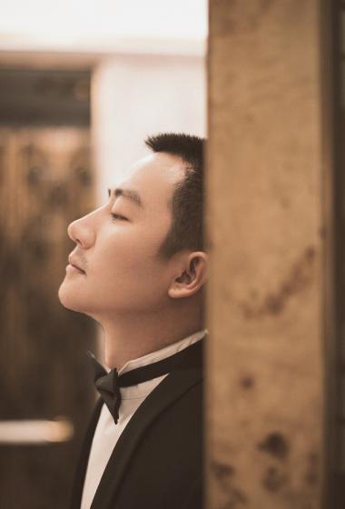 黄轩寸头黑色西服帅气写真39