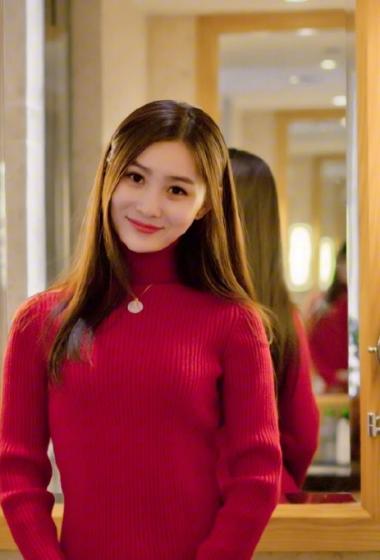 张维娜红色毛衣生活照图片26