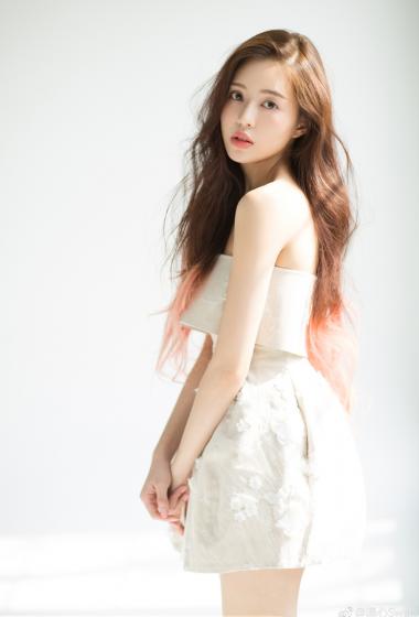 温心抹胸长裙俏皮甜美写真图片24