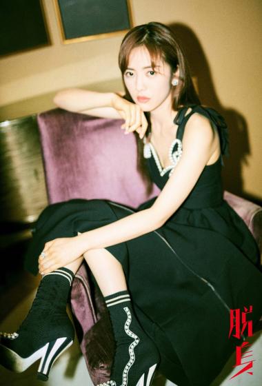 蔡文静性感黑裙发布会图片38