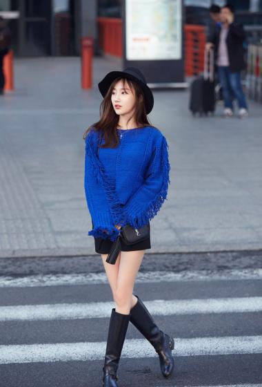 简介:高洋优雅迷人粉色套装写真高清图片,分享一组高洋图片给大家,图