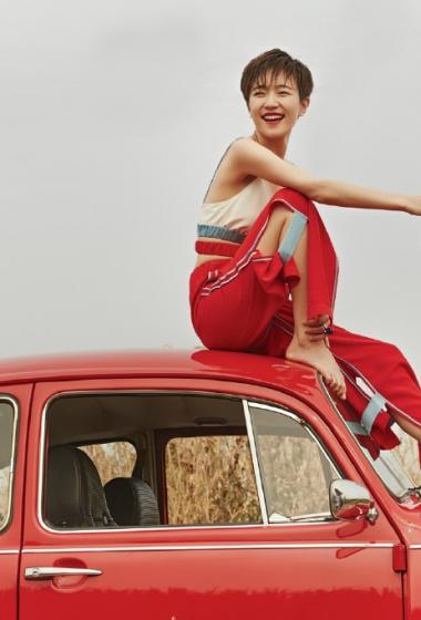 简介:焦俊艳金鸡百花奖闭幕式高清图片,分享一组焦俊艳图片给大家,图