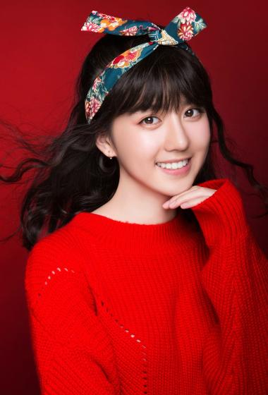 李凯馨甜美俏皮红色毛衣写真高清图片37