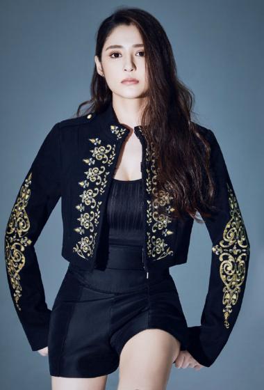 李心艾率性十足黑色系写真图片26