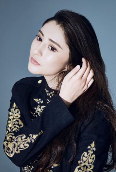 李心艾率性十足黑色系写真图片26