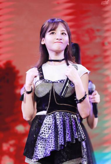 简介:曾艳芬参加黄婷婷生日会图片,分享一组曾艳芬图片给大家,图中的