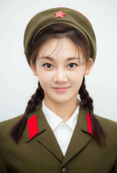 苗苗文工团军装装扮唯美迷人写真图片55