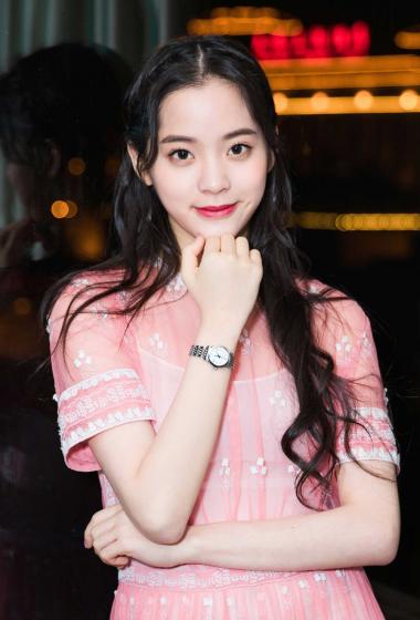 欧阳娜娜粉裙艳丽写真图片24