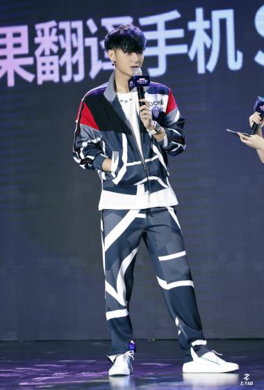 黄子韬糖果手机代言活动照图片99
