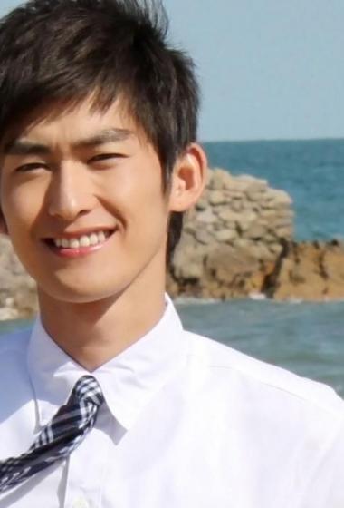 新生代偶像张翰写真俊朗脸庞眼神迷人78