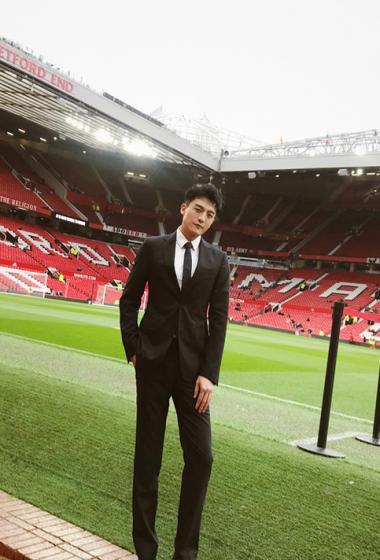 孙艺洲优雅英伦风复古杂志帅气写真图片39