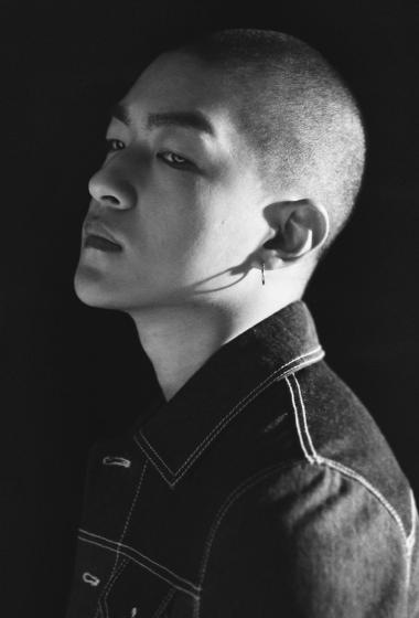 屈楚萧帅气侧颜写真图片46