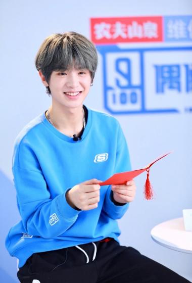 黄明昊偶像练习生帅气图片14