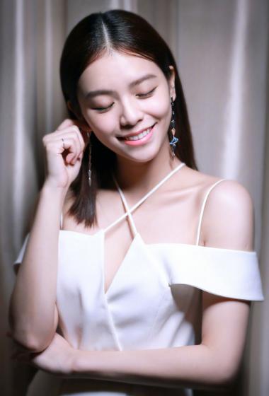 宋芸桦露背吊带性感迷人写真图片68