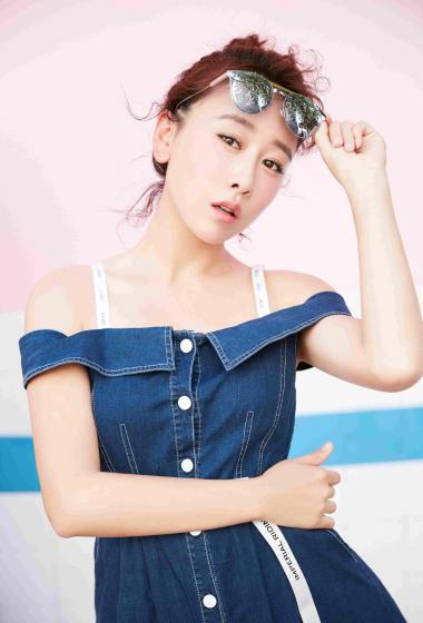 毛俊杰清新丸子头写真高清图片66