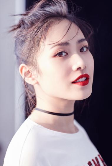 新人演员刘美彤性感时尚写真55