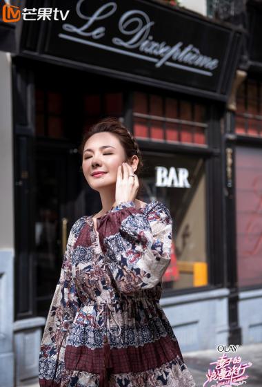 程莉莎国外街拍图片