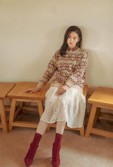 简介:曾一萱时尚杂志写真图片,分享一组曾一萱图片给大家,图中的明星