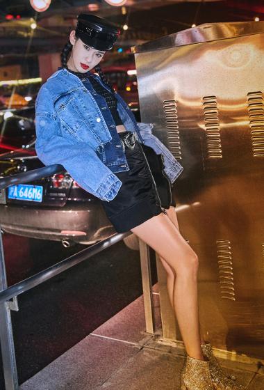 屈菁菁户外性感魅力写真图片27