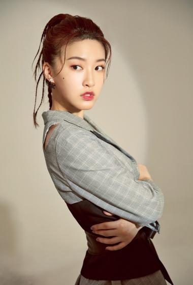 杜雨宸知性性感图片13