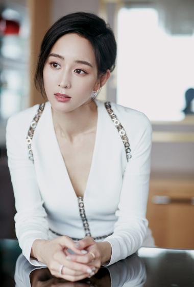 张钧甯性感大气活动照图片1111