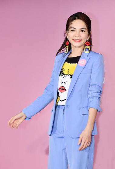 ella陈嘉桦蓝色职业套装性感图片210