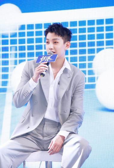 范世琦休闲西装写真图片89