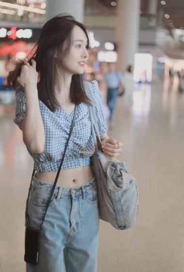 郑爽露脐装机场街拍图片88