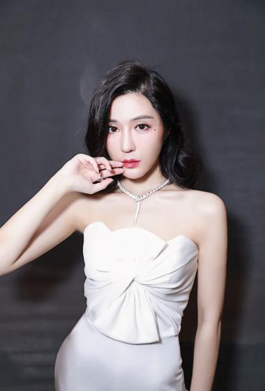 汤晶媚抹胸裙优雅活动图片44