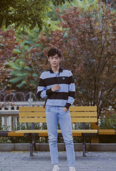 赵志伟清爽帅气街拍图片88