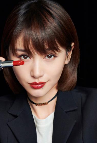 王子文烈焰红唇代言图片24