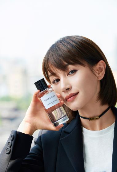 王子文烈焰红唇代言图片24