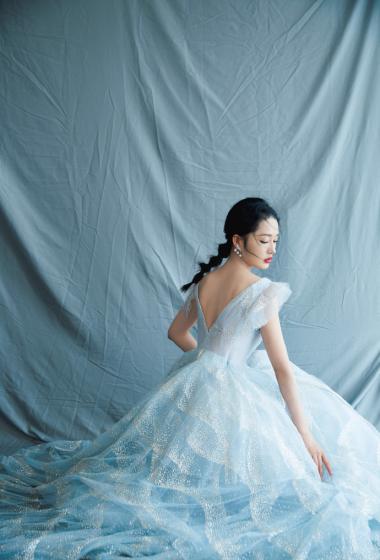 李沁黑白长裙性感写真图片19