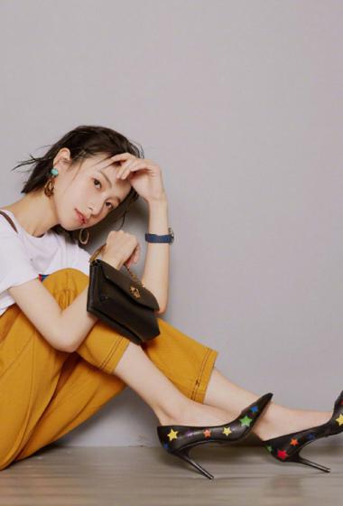 姜梓新清新俏丽时尚写真图片16