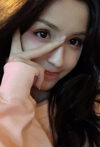 哈妮克孜甜美粉嫩街拍图片19