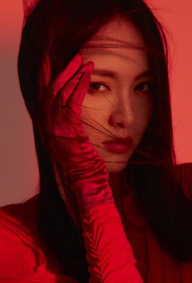 唐嫣霸气撩人时尚杂志封面大片