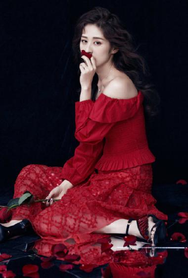 简介:颖儿百变风格性感写真图片,分享一组颖儿图片给大家,图中的明星